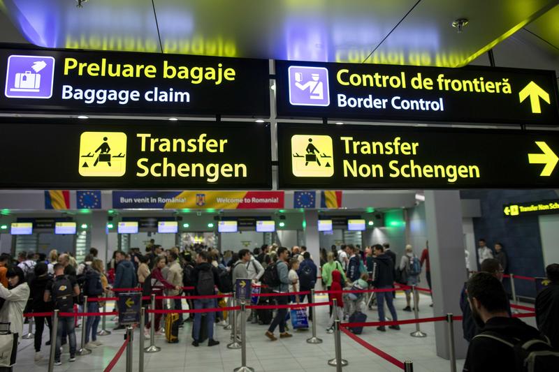 Incident pe Aeroportul Otopeni: O femeie a încercat să pătrundă ilegal în România cu trei copii și documente false