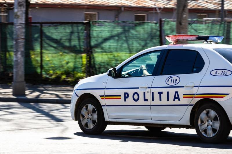 Incidente în ziua alegerilor. Un bărbat investigat pentru ruptul buletinului de vot, altul amendat pentru apelare abuzivă la 112