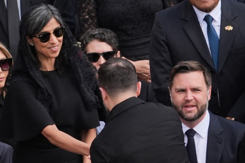 Întâlnirea surprinzătoare dintre Zelensky și JD Vance la Vatican, în cadrul slujbei inaugurale a Papei Leon al XIV-lea