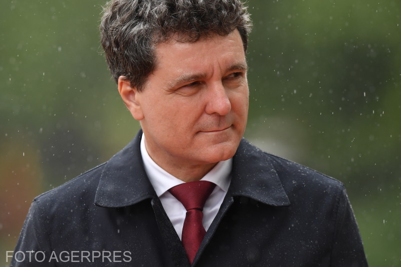 INTERVIU despre decizia CCR: „Nu există indivizi de necontestat. Într-o democrație, lesne să am control ca cetățean, pentru a preveni abuzul de funcție”