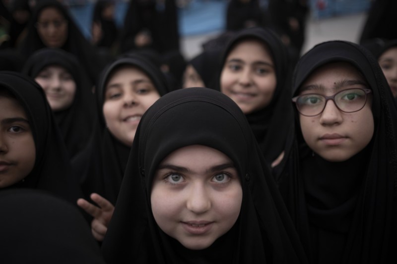 Iran suspendă implementarea legii privind purtarea obligatorie a hijabului pentru femei - intervenția forului superior