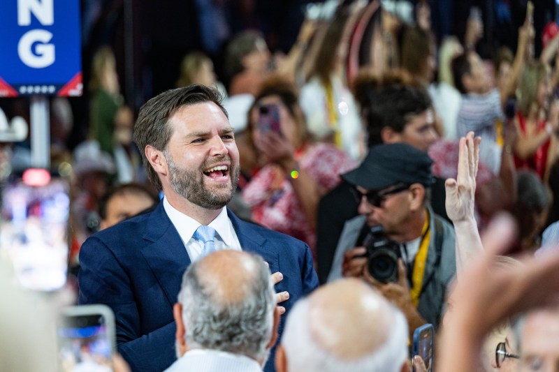 JD Vance va participa la ceremonia inaugurală a Papei Leon al XIV-lea