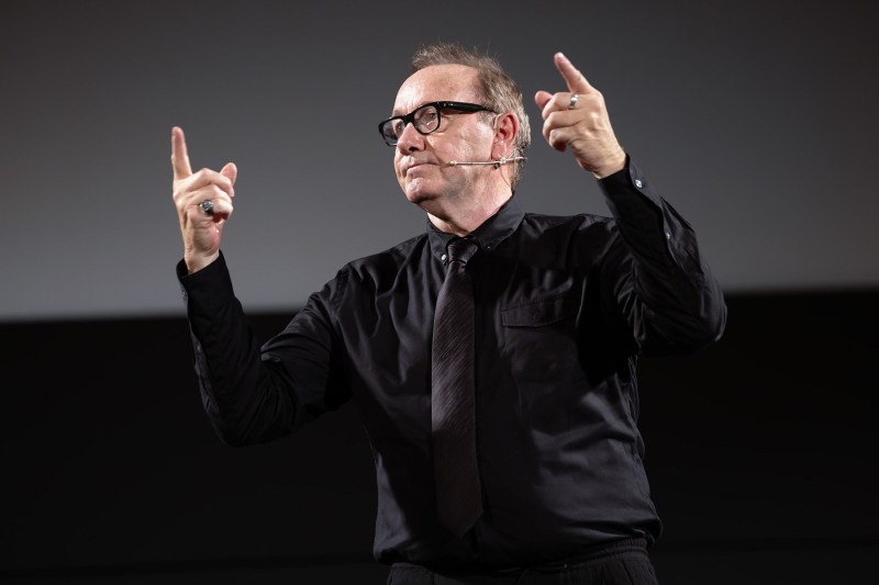 Kevin Spacey revine în lumina reflectoarelor și va fi premiat pentru carieră la Cannes, după o absență de un deceniu