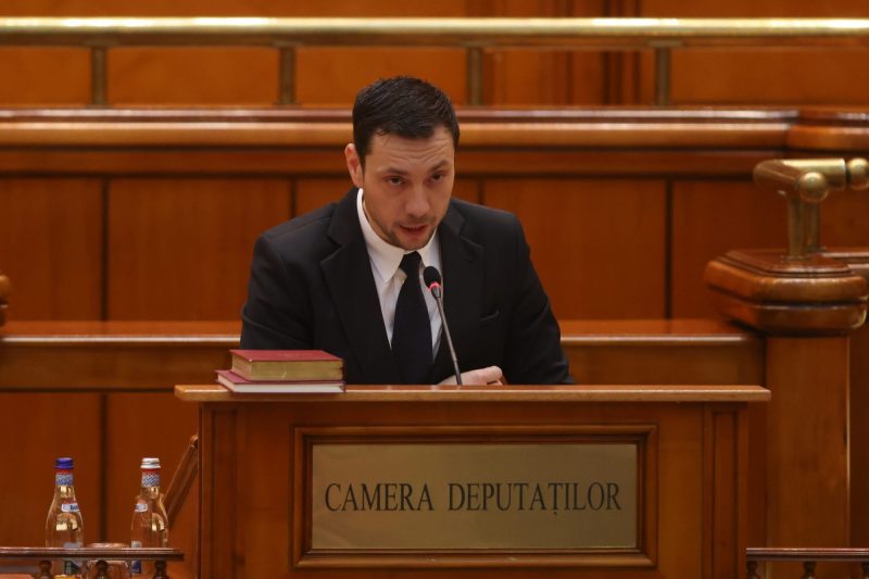 Liderul filialei AUR, retras după acuzații de viol, a devenit parlamentar un an mai târziu