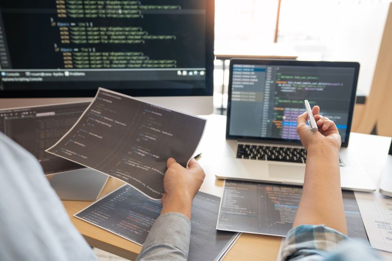 Liderul Microsoft afirmă că aproape 30% din codul produselor companiei provine de la inteligența artificială