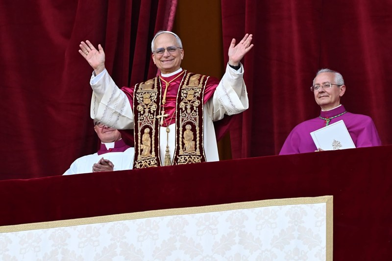 Mesajul lui Nicușor Dan pentru Papa Leon al XIV-lea în miez de noapte