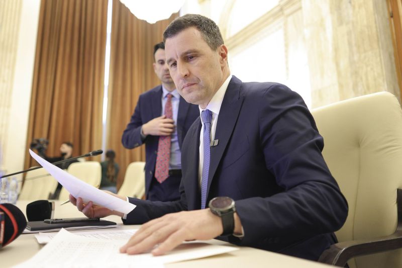 Ministrul Finanțelor discută despre riscurile economice din cauza instabilității politice: „Aterizarea hard este posibilă” / Posibile ajustări fiscale