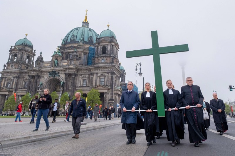 Motivul expansiunii Bisericii Ortodoxe în Germania, în contrast cu scăderea membrilor altor culte