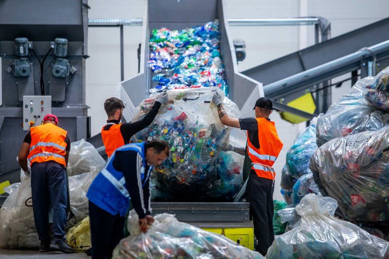 Motivul pentru care România are cele mai slabe rezultate din UE în reciclarea deșeurilor municipale: Exemplul orașului europen cu „Waste Watchers” și amenzi considerabile