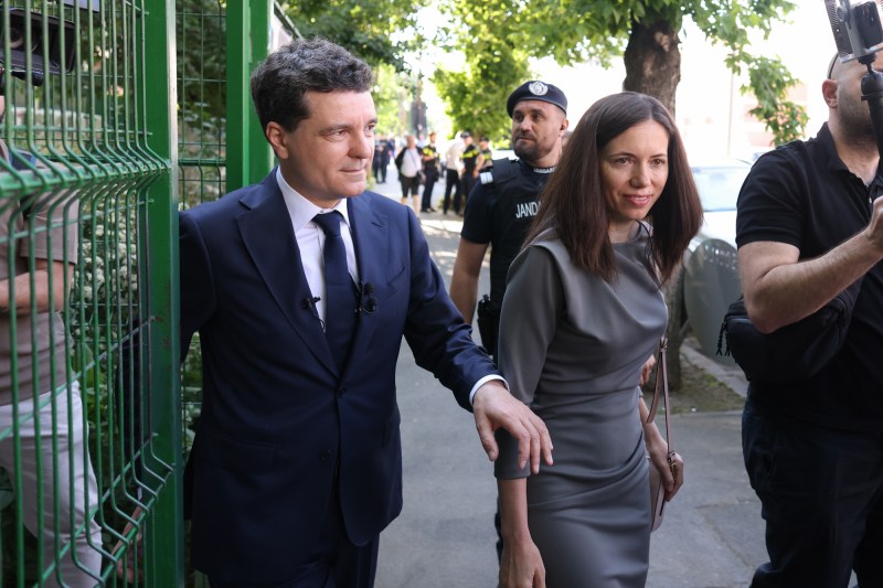 Nicușor Dan, fără partenera sa Mirabela Grădinaru la ceremonia de învestire. Fiica acestuia este prezentă