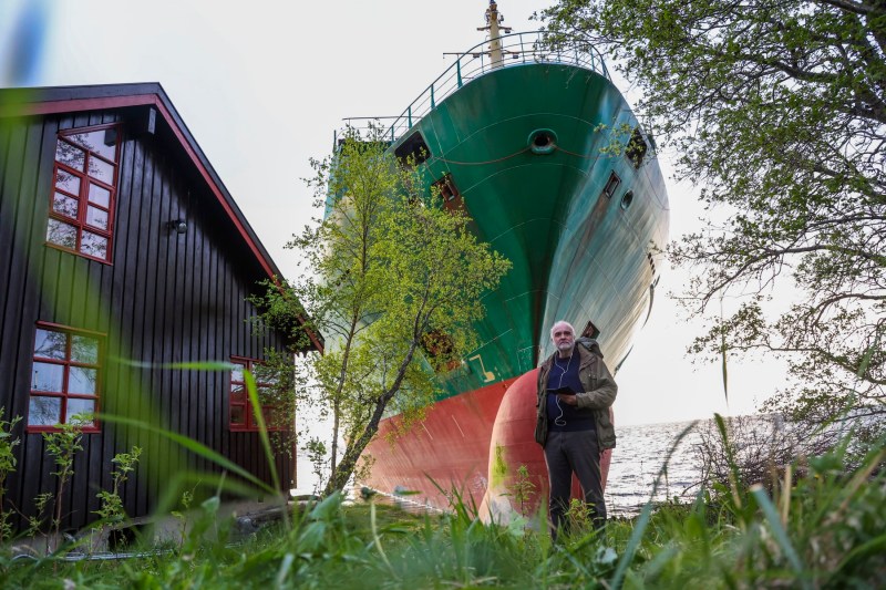 O navă cargo gigantică a eșuat la câțiva metri de locuința unui norvegian, care spune că nu a auzit nimic: „Dormeam”