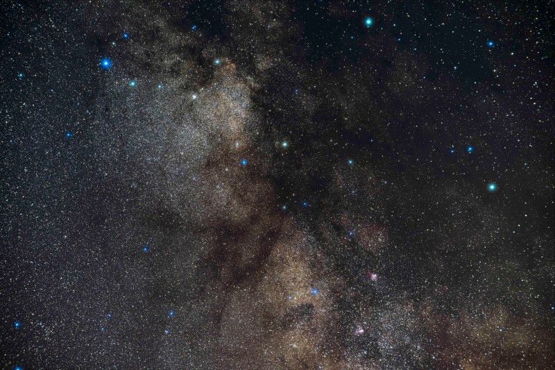 O nouă stea cu comportament unic, descoperită de astronomi