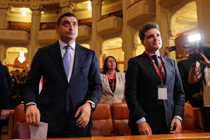 Opt biserici din România, îndemn către credincioși să voteze candidatul care poate combate extremismul politic - „Ne aflăm într-un moment istoric crucial”