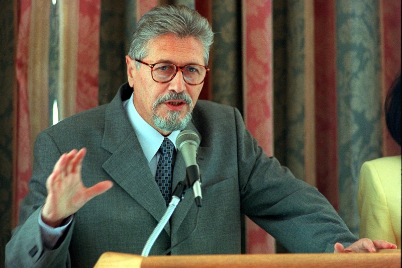 Performanță democratică remarcabilă! Ne separă o oră și 441.053 de voturi de cea mai mare prezență la vot a românilor, de la alegerea lui Emil Constantinescu