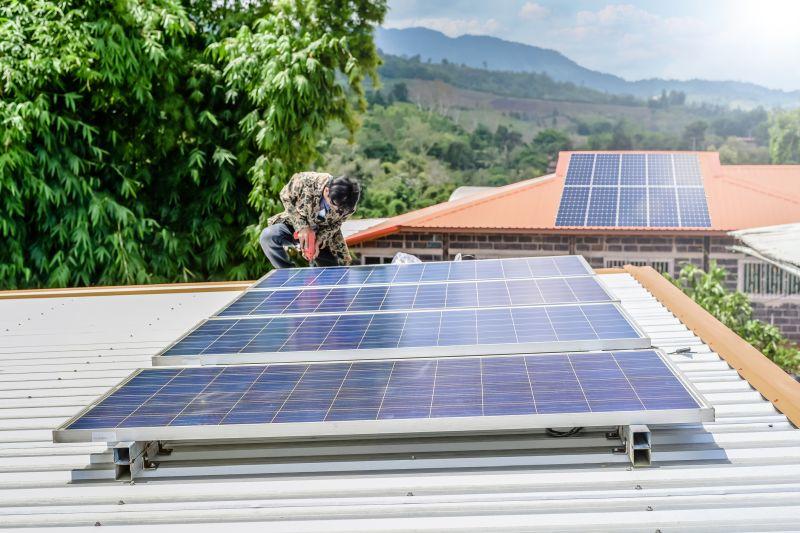 Peste 90% din panourile fotovoltaice din România sunt importate din China - Ar trebui să ne alarmăm?