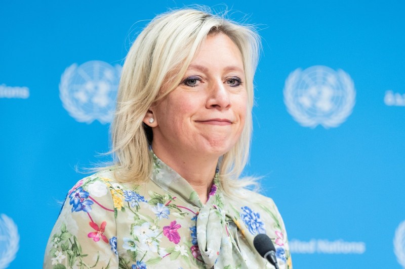 „Poate a fost «mâna Kremlinului»?”. Maria Zaharova a comentat imaginile virale cu Emmanuel Macron și soția sa