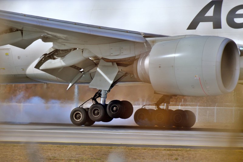 Polonia a confiscat anvelope pentru avioane Boeing destinate Rusiei
