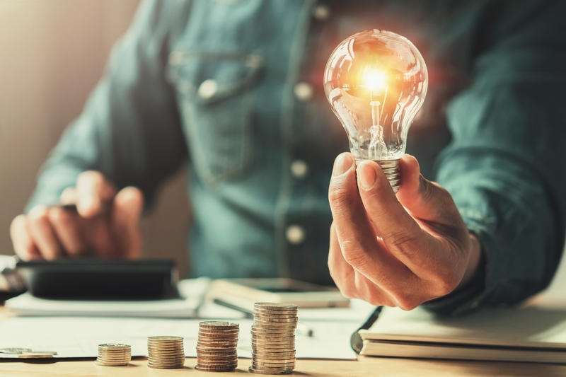 Previziuni privind creșterea prețurilor la energie electrică și gaze naturale după renunțarea la plafonare
