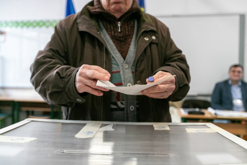 Prezență record la vot în diaspora: Românii se mobilizează în număr mare
