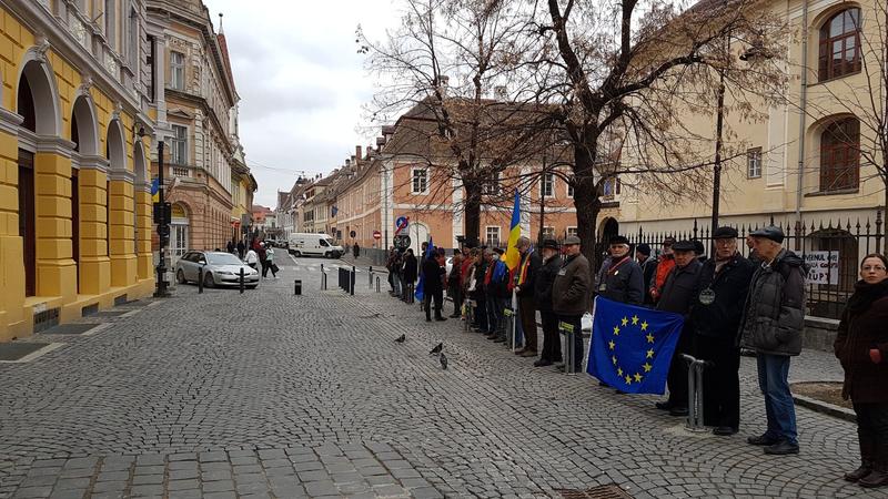 Primul protest anunțat în țară împotriva hotărârii CCR de a face nepublice averile rudelor demnitarilor: „O nouă ordonanță 13”