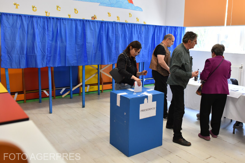 Profilul alegătorilor lui George Simion și Nicușor Dan. Candidatul AUR, preferat de bărbați și de persoanele cu vârste între 30-44 de ani. Cine sunt votanții lui Dan