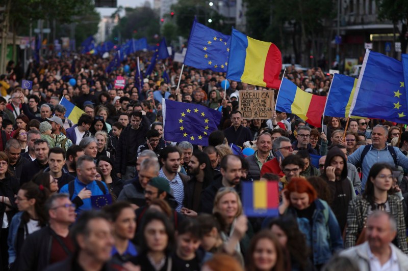 Protest programat în Piața Victoriei, pentru campania electorală a lui Nicușor Dan