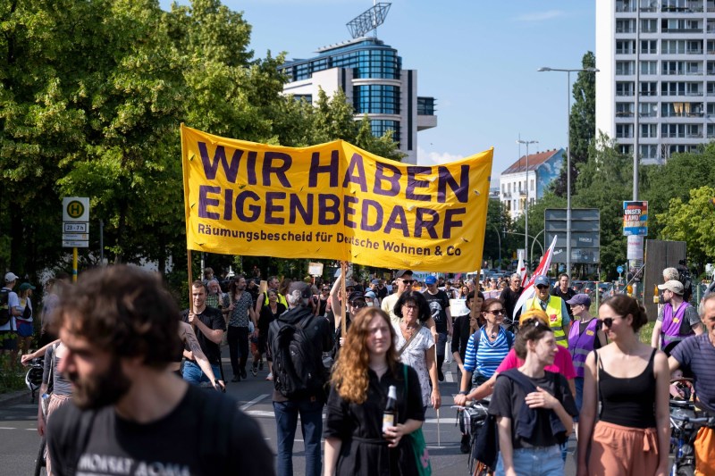 Proteste masive în Germania împotriva creșterii chiriilor, sub deviza „Mietenstopp”