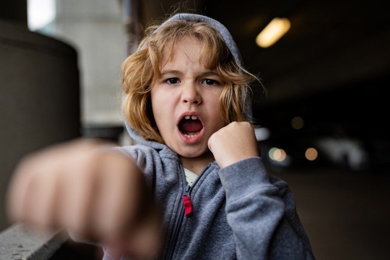 Psiholog: „A-i spune copilului «Nu mai fi nervos!» este o greșeală. Negarea emoției nu o elimină – ea se transformă în anxietate sau agresivitate”. Cum putem ajuta copiii să se exprime emoțional
