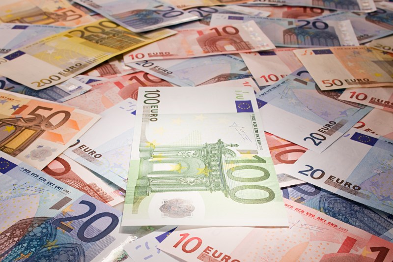 Raport BCR: „5,10 lei pentru un euro reprezintă noua barieră pentru BNR. Leul s-a depreciat din cauza incertitudinilor politice”