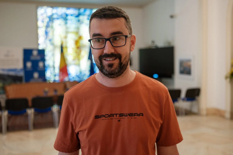 REPORTAJ. Alexandru, un român plecat din țară la 35 de ani, își împărtășește experiența alegerilor din diaspora: „În România mă simțeam pur și simplu furat”