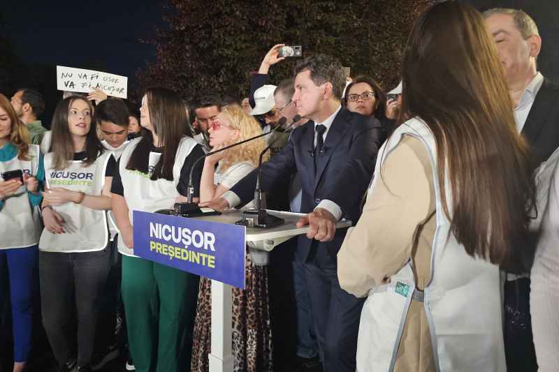 Rezultate oficiale: Bucureștiul se numără mai greu, iar Nicușor Dan conduce în primele secții / Care e miza