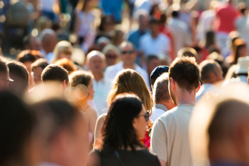 România a înregistrat cel mai mare declin al populației din Uniunea Europeană în ultimele două decenii, având cel mai numeros grup de cetățeni europeni care locuiesc în afaceri externe, conform Eurostat.