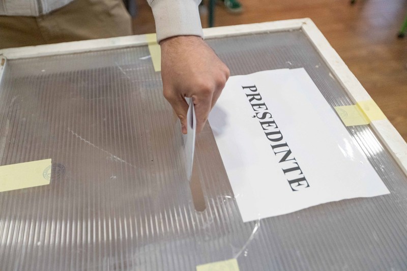 Romii au votat: Întoarcerea cu un mesaj clar după absența din primul tur