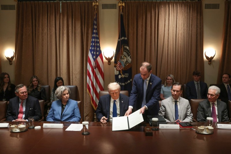 Ruda președintelui Trump, validată ca ambasador în Franţa de Senatul American