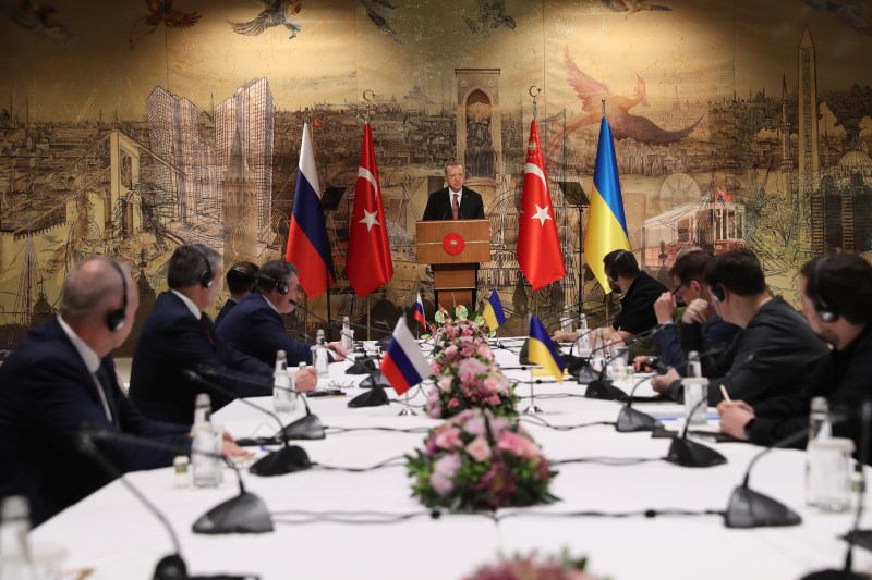 Rusia intenționează să reia negocierile de pace bazându-se pe proiectul de acord din 2022. Detalii despre „Comunicatul de la Istanbul”