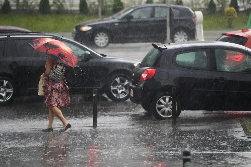 Se anunță vreme instabilă. O jumătate din țară sub avertizare de vijelii / Condiții meteorologice dificile până joi
