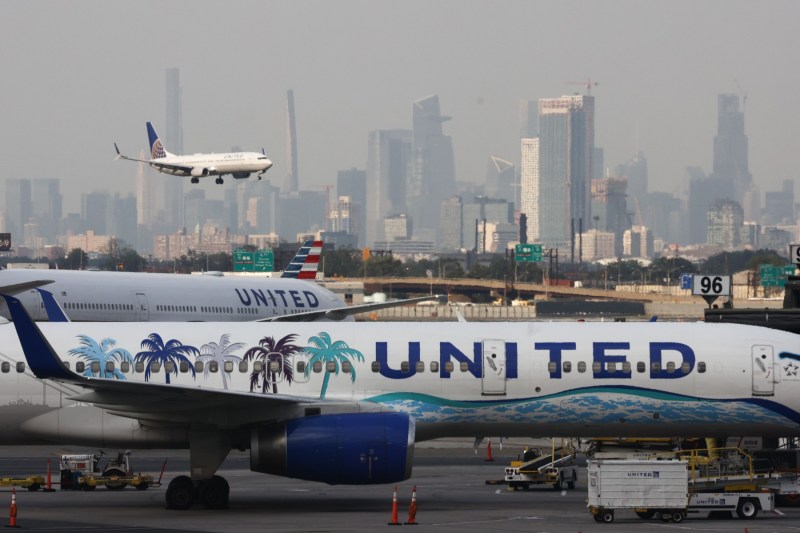 Secretarul american pentru Transporturi și-a modificat zborul soției pentru a evita un aeroport problematic