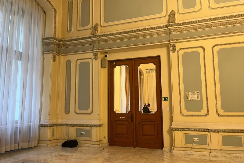 Ședință AUR în Parlament. Întrebări despre absența lui George Simion