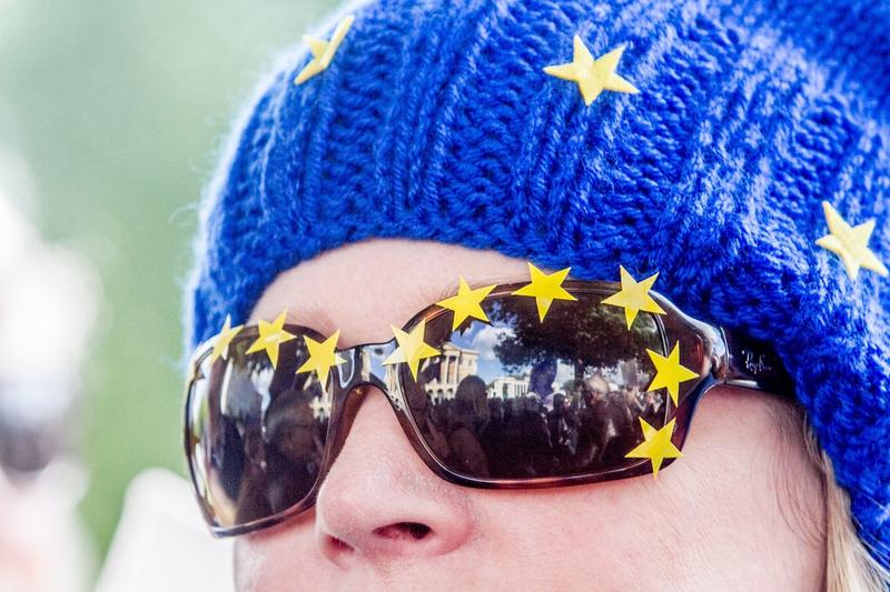 Sondaj: Încrederea în Uniunea Europeană a atins cele mai mari valori din 2007 până în prezent. Europenii continuă să susțină Ucraina