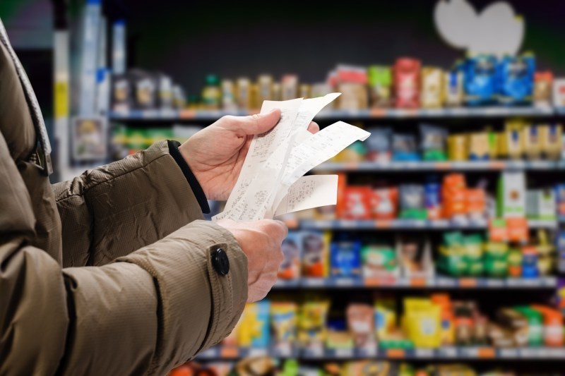 Stagnarea ratei anuale a inflației în aprilie / Creșteri de prețuri la zahăr și scăderi la mălai