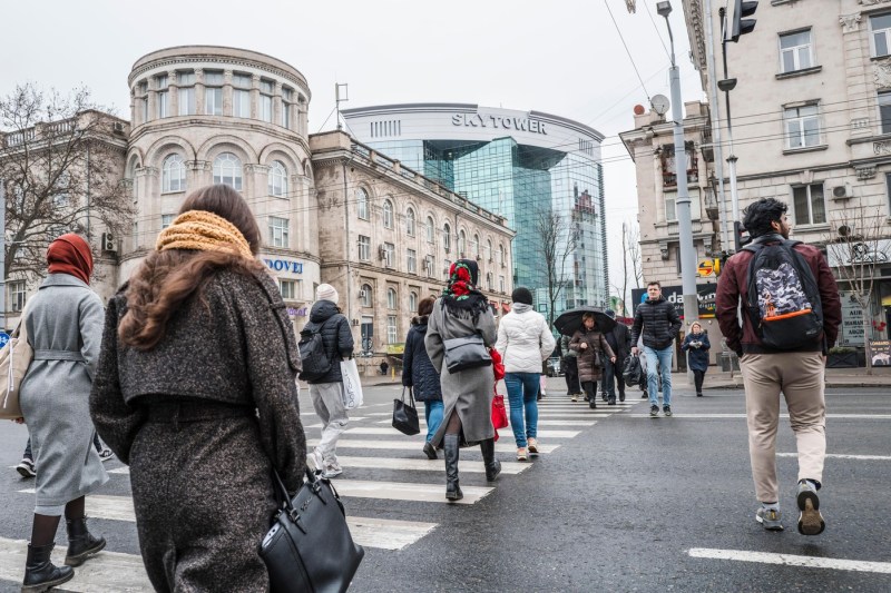 „Sunt elevi transportați la un eveniment”. Poliția din Republica Moldova respinge acuzațiile privind transportul votanților cu autocare ale instituțiilor publice