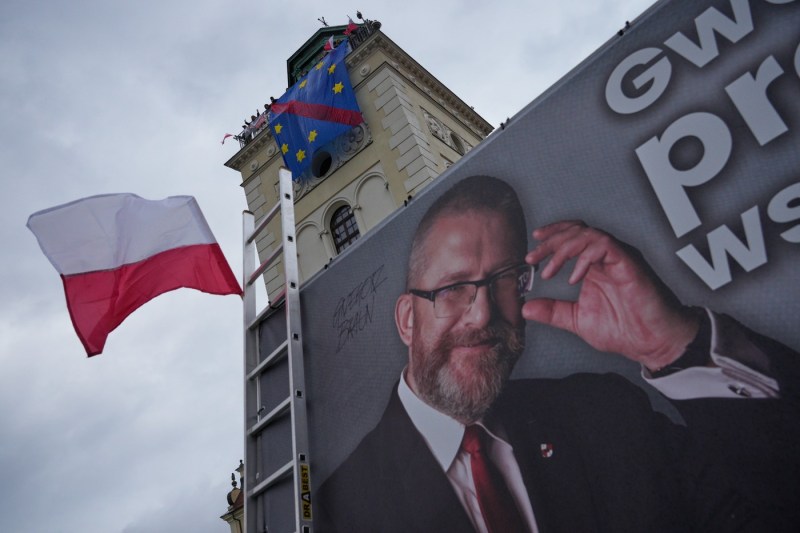 Susținere din partea extremelor drepte pentru candidatul conservator în alegerile prezidențiale din Polonia: Grzegorz Braun anunță votul pentru Karol Nawrocki