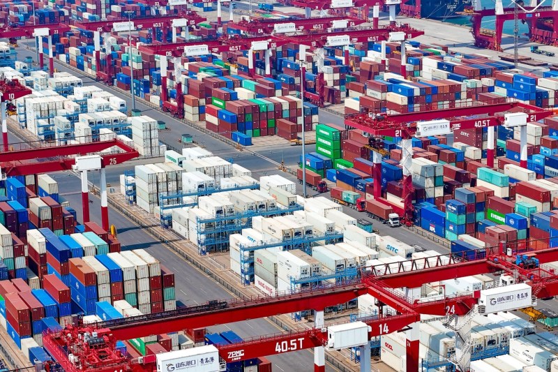 Tarifele comerciale introduse de Trump ar putea conduce la recesiune, conform economistului șef al unei bănci locale importante