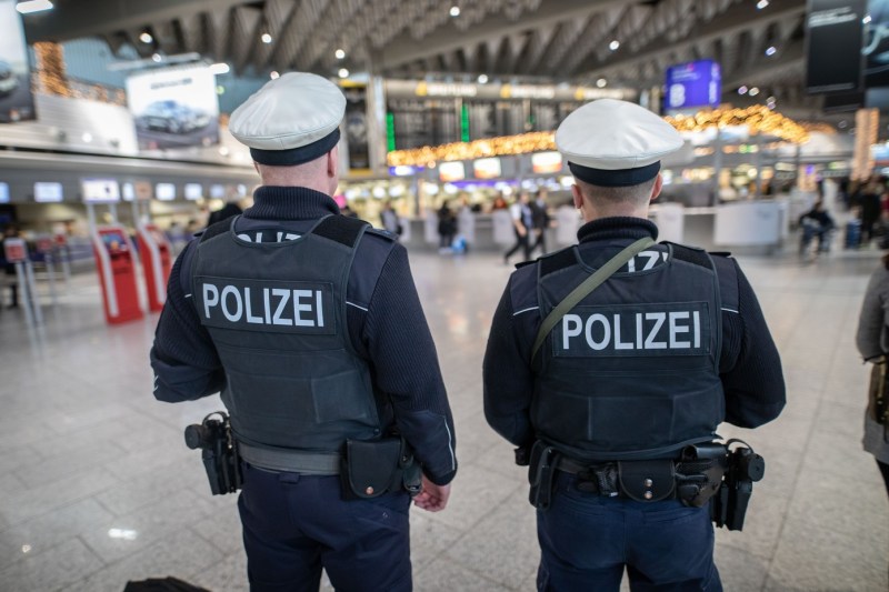 Trei indivizi inculpați în Germania pentru spionaj în favoarea Rusiei și planificarea asasinării unui fost ofițer ucrainean