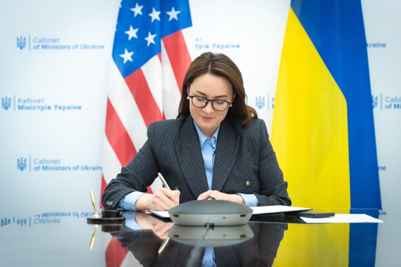 ULTIMA ORĂ Acord semnat între Ucraina și SUA pentru mineralele rare promovate de Trump