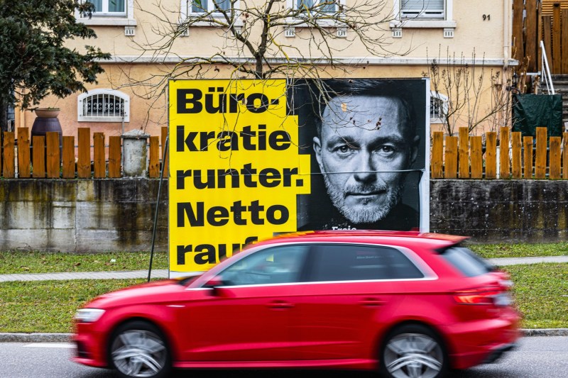 Un accident tragic: Câinele unui cunoscut producător de film, lovit de fostul ministru german de finanțe