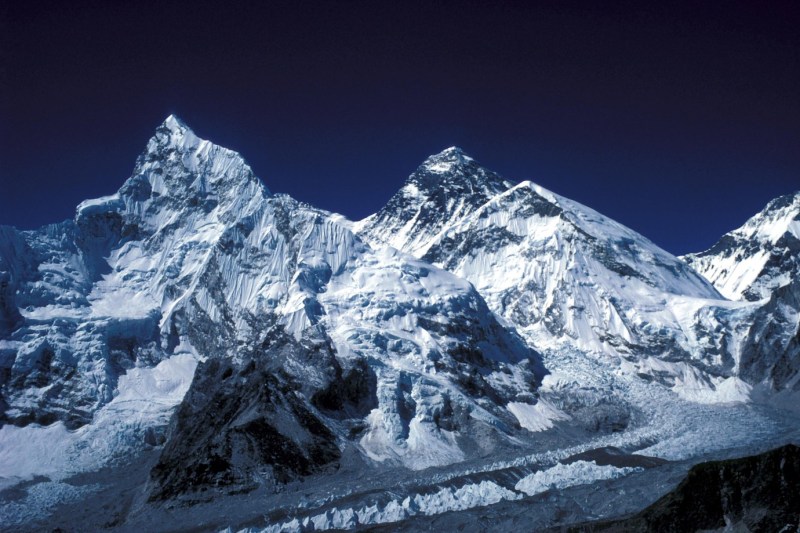 Un alpinist român a decedat în masivul Himalaya, conform autorităților din Nepal