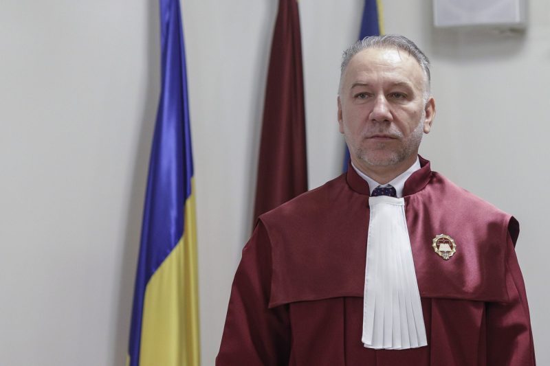 Un judecător de la CCR nu a inclus un teren în declarația sa de avere, conform unei investigații ce critică decizia Curții Constituționale
