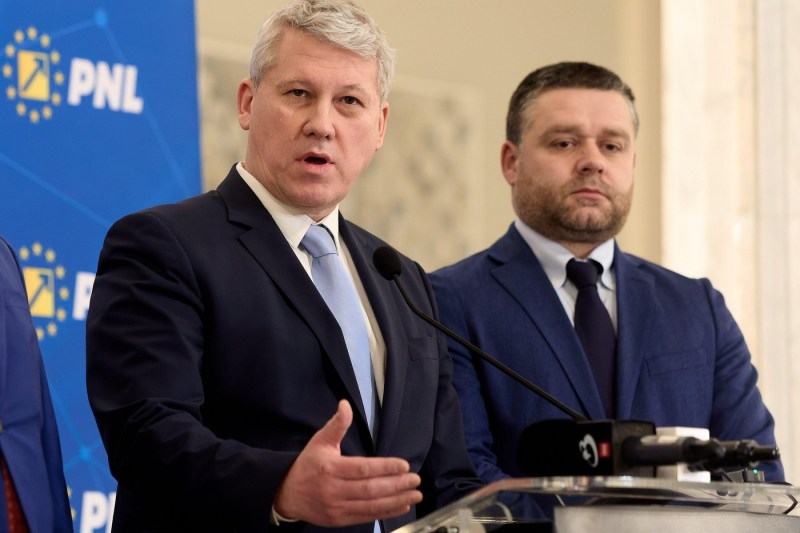 Un lider important al PNL își exprimă nemulțumirea după rezultatul lui Crin Antonescu în turul prezidențial: "Demisiile lui Predoiu, Veștea, Ciucu, Blaga, Boc și Motreanu sunt urgente. Au discreditat partidul". Liberalii se pregătesc pentru o întâlnire.
