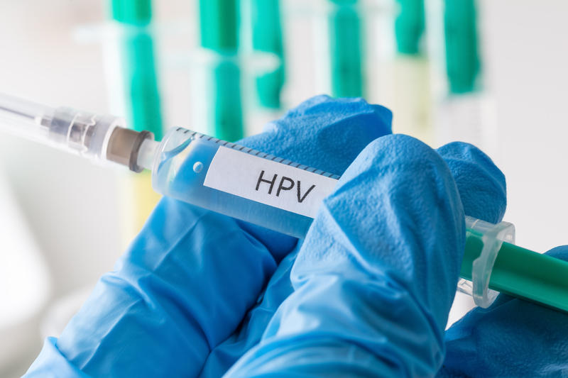 Vaccinarea gratuită împotriva virusului HPV extinsă până la 26 de ani, aprobată de Parlament